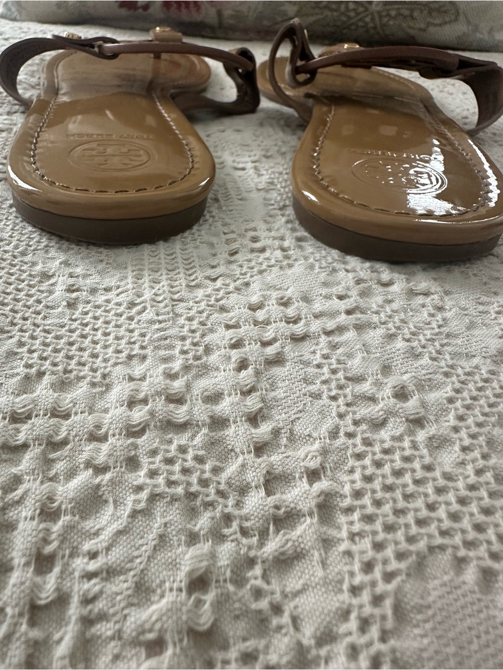 Tory Burch Patent Miller Logo Toe-Thong Sandals in Camel - Picture 13 of 14